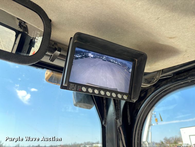 image for item FC5570 2018 Caterpillar 963K track loader