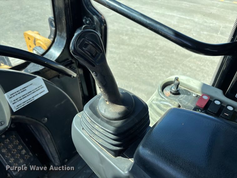 image for item FC5570 2018 Caterpillar 963K track loader