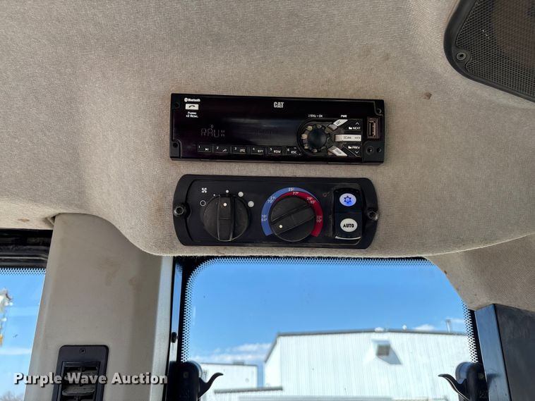 image for item FC5570 2018 Caterpillar 963K track loader