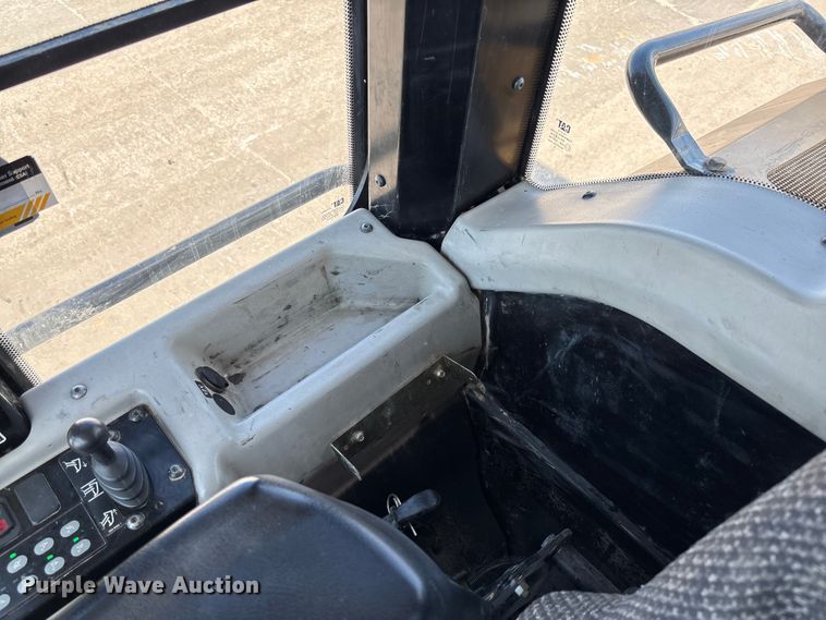 image for item FC5570 2018 Caterpillar 963K track loader