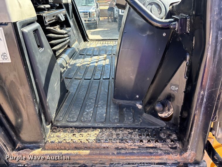 image for item FC5570 2018 Caterpillar 963K track loader