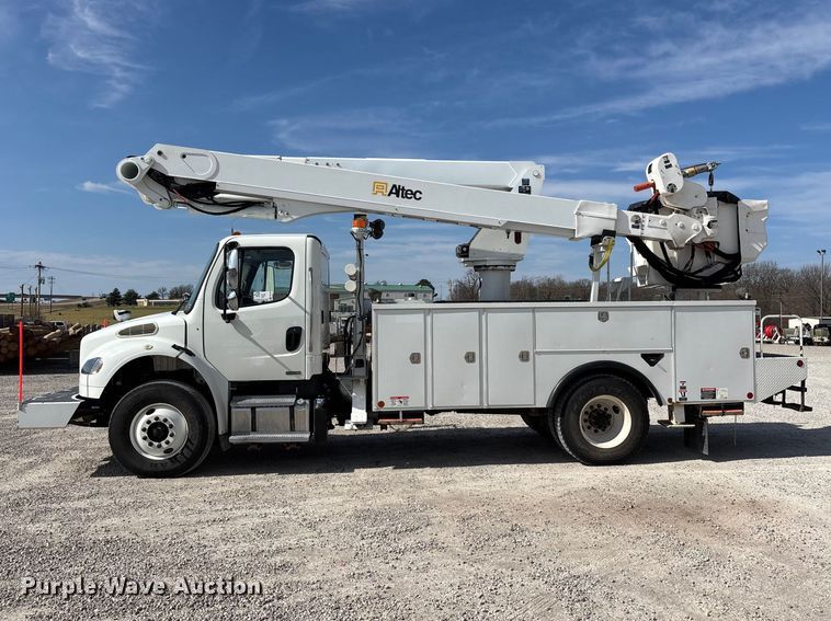 image for item FG0198 2011 Freightliner M2 bucket truck