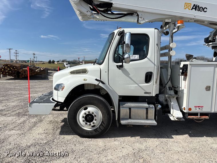 image for item FG0198 2011 Freightliner M2 bucket truck