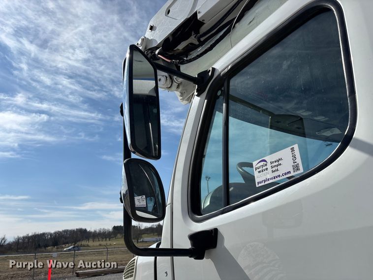 image for item FG0198 2011 Freightliner M2 bucket truck