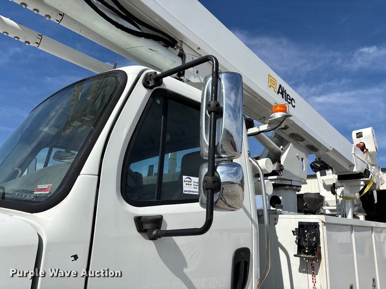 image for item FG0198 2011 Freightliner M2 bucket truck