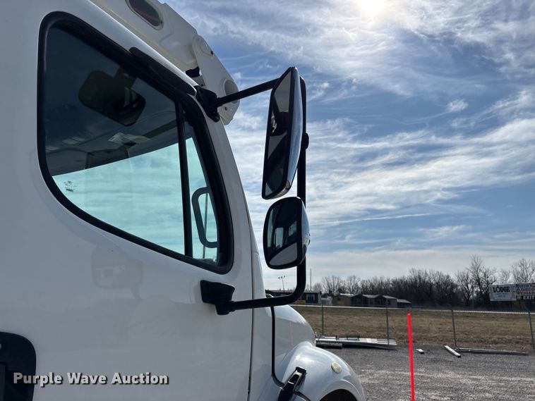 image for item FG0198 2011 Freightliner M2 bucket truck