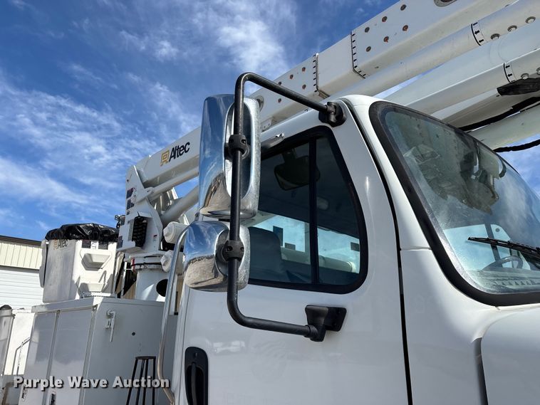 image for item FG0198 2011 Freightliner M2 bucket truck