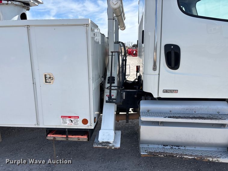 image for item FG0198 2011 Freightliner M2 bucket truck