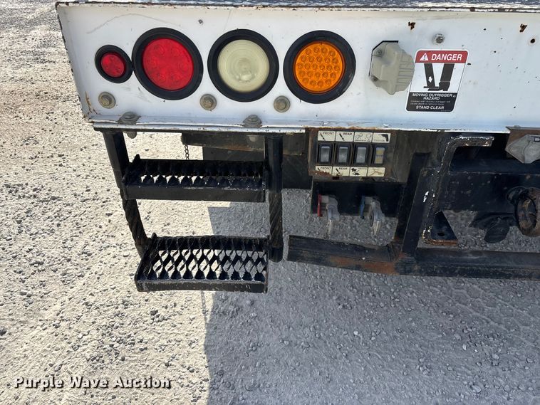 image for item FG0198 2011 Freightliner M2 bucket truck