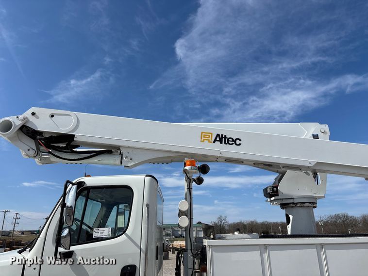 image for item FG0198 2011 Freightliner M2 bucket truck