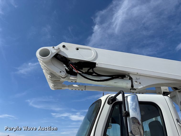 image for item FG0198 2011 Freightliner M2 bucket truck