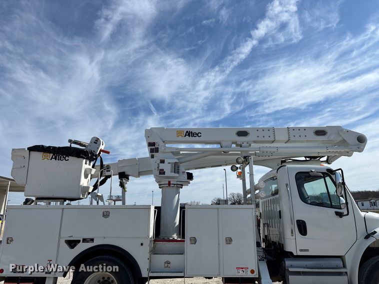 image for item FG0198 2011 Freightliner M2 bucket truck