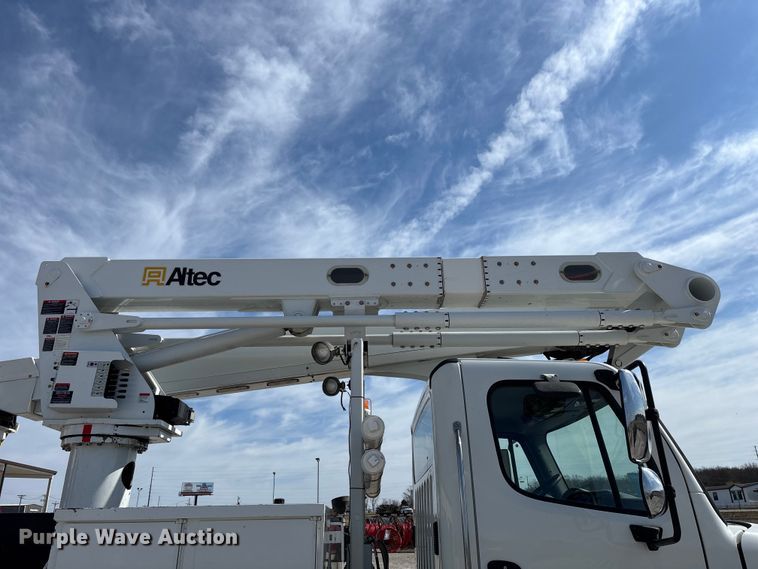 image for item FG0198 2011 Freightliner M2 bucket truck