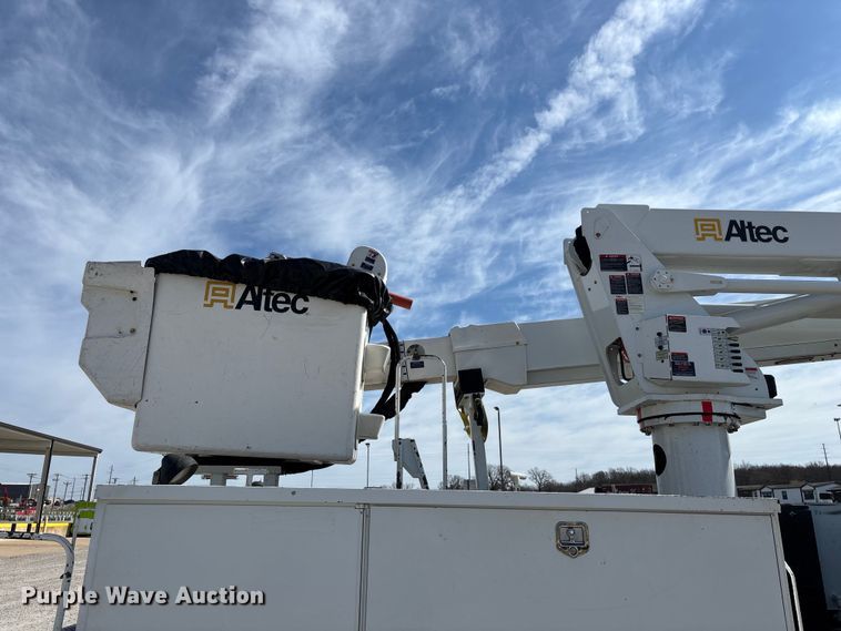 image for item FG0198 2011 Freightliner M2 bucket truck