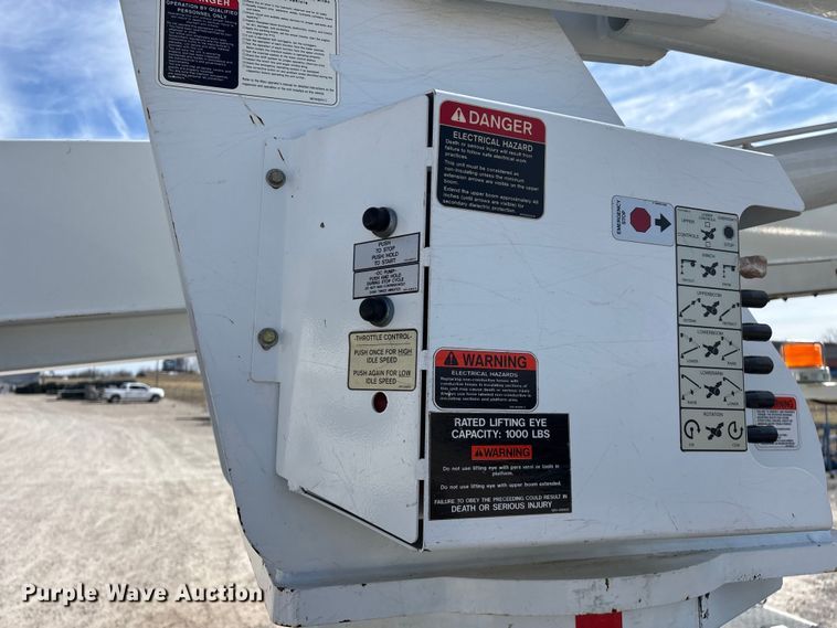 image for item FG0198 2011 Freightliner M2 bucket truck