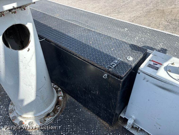 image for item FG0198 2011 Freightliner M2 bucket truck