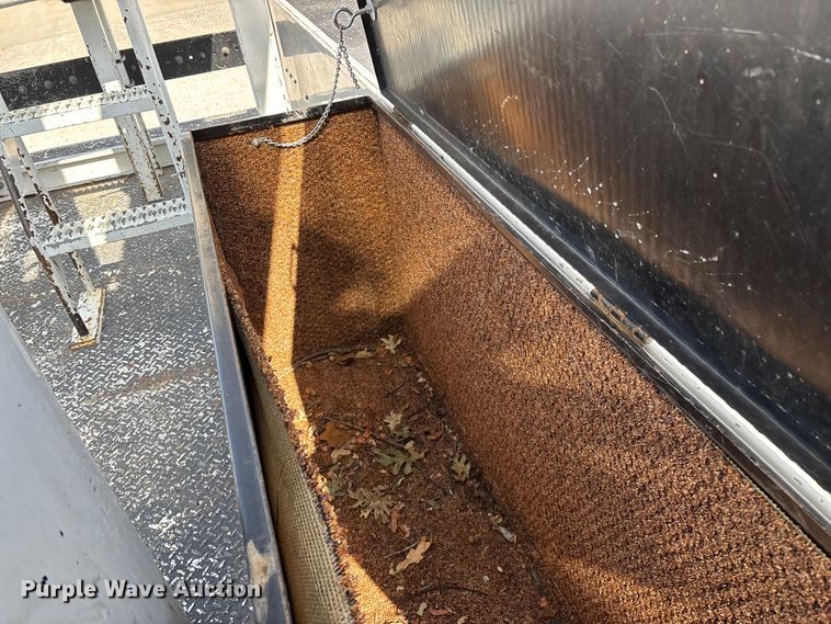 image for item FG0198 2011 Freightliner M2 bucket truck