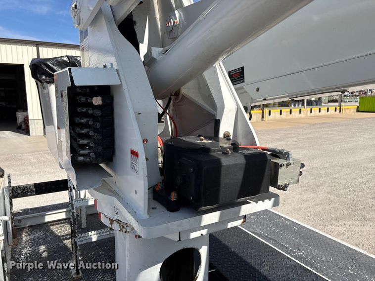 image for item FG0198 2011 Freightliner M2 bucket truck