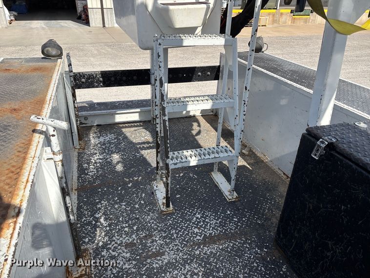 image for item FG0198 2011 Freightliner M2 bucket truck