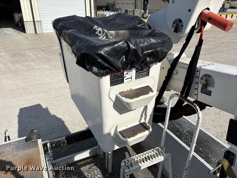image for item FG0198 2011 Freightliner M2 bucket truck