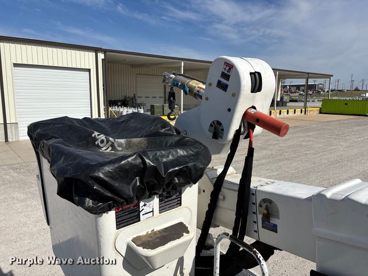 image for item FG0198 2011 Freightliner M2 bucket truck