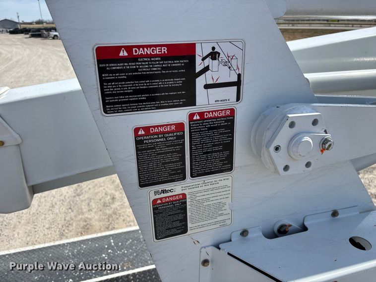 image for item FG0198 2011 Freightliner M2 bucket truck