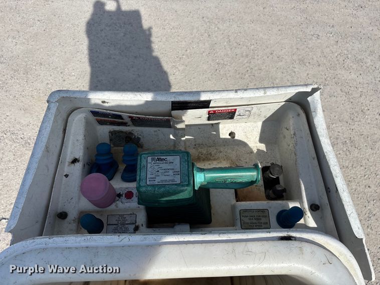 image for item FG0198 2011 Freightliner M2 bucket truck