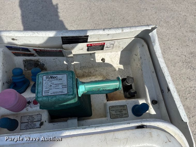 image for item FG0198 2011 Freightliner M2 bucket truck