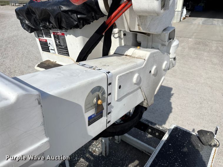 image for item FG0198 2011 Freightliner M2 bucket truck