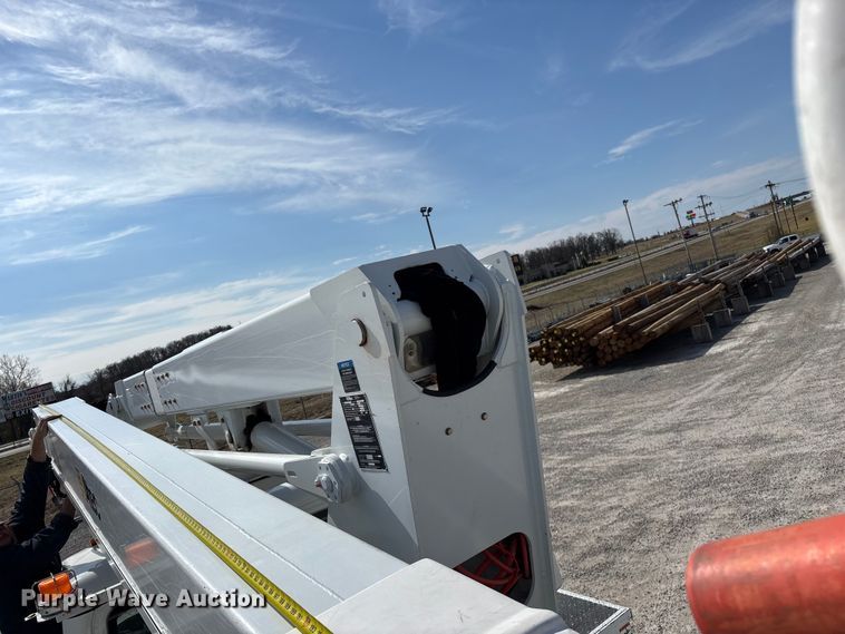 image for item FG0198 2011 Freightliner M2 bucket truck