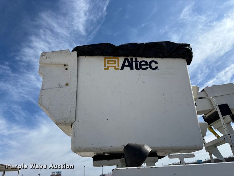 image for item FG0198 2011 Freightliner M2 bucket truck