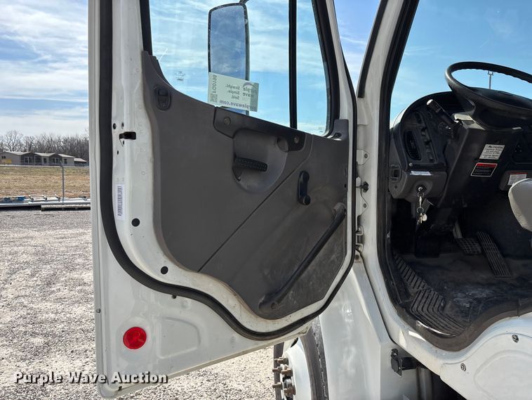 image for item FG0198 2011 Freightliner M2 bucket truck