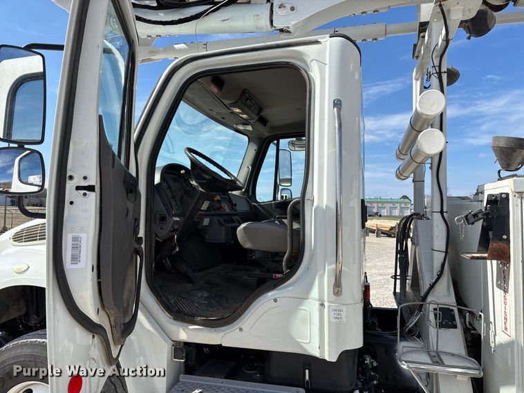image for item FG0198 2011 Freightliner M2 bucket truck