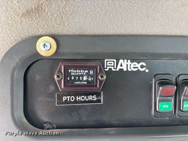 image for item FG0198 2011 Freightliner M2 bucket truck