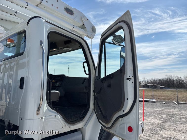 image for item FG0198 2011 Freightliner M2 bucket truck