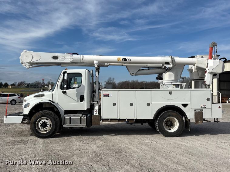 image for item FG0199 2013 Freightliner M2 bucket truck