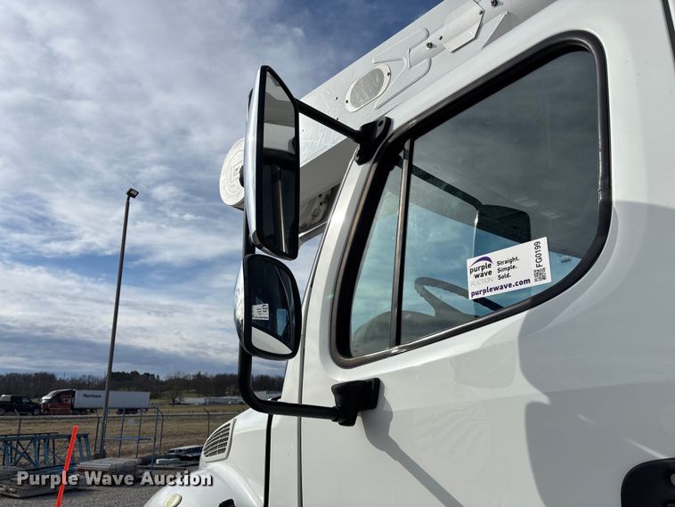 image for item FG0199 2013 Freightliner M2 bucket truck