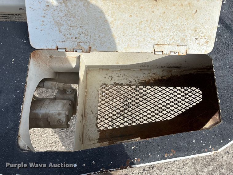 image for item FG0199 2013 Freightliner M2 bucket truck