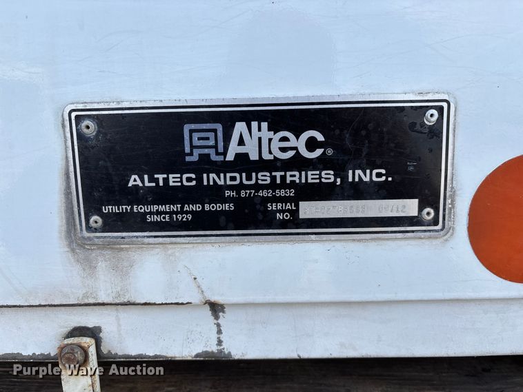 image for item FG0199 2013 Freightliner M2 bucket truck