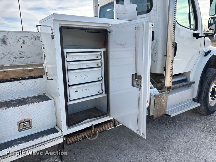 image for item FG0199 2013 Freightliner M2 bucket truck