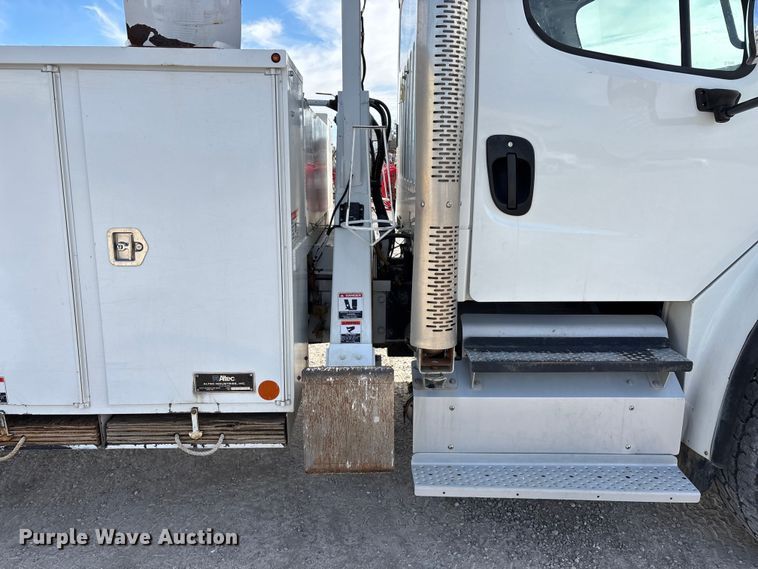 image for item FG0199 2013 Freightliner M2 bucket truck