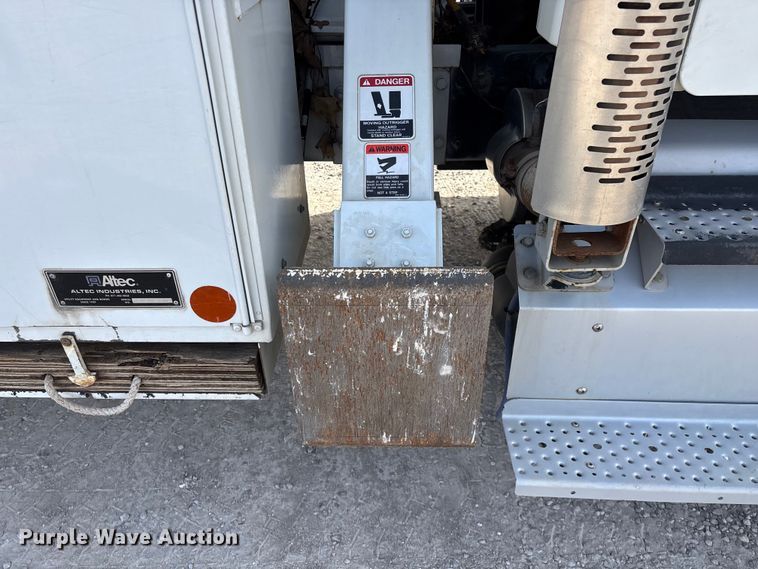 image for item FG0199 2013 Freightliner M2 bucket truck