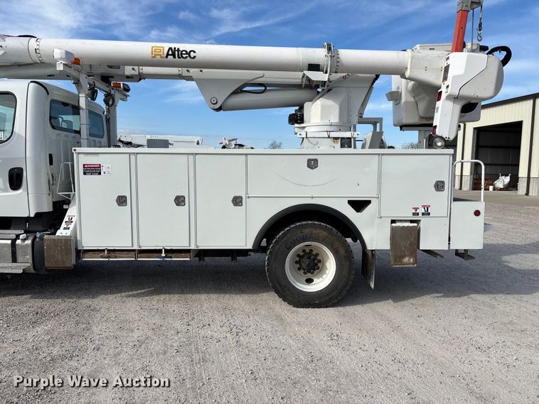 image for item FG0199 2013 Freightliner M2 bucket truck