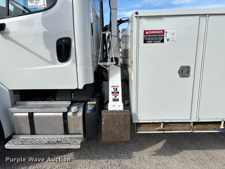 image for item FG0199 2013 Freightliner M2 bucket truck