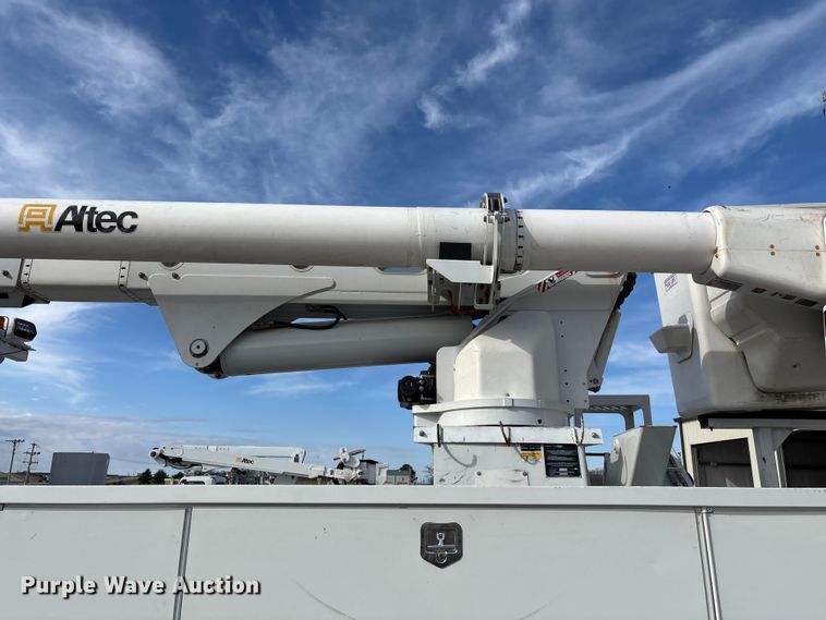 image for item FG0199 2013 Freightliner M2 bucket truck