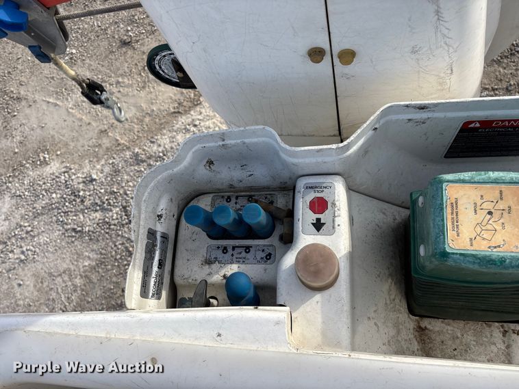 image for item FG0199 2013 Freightliner M2 bucket truck