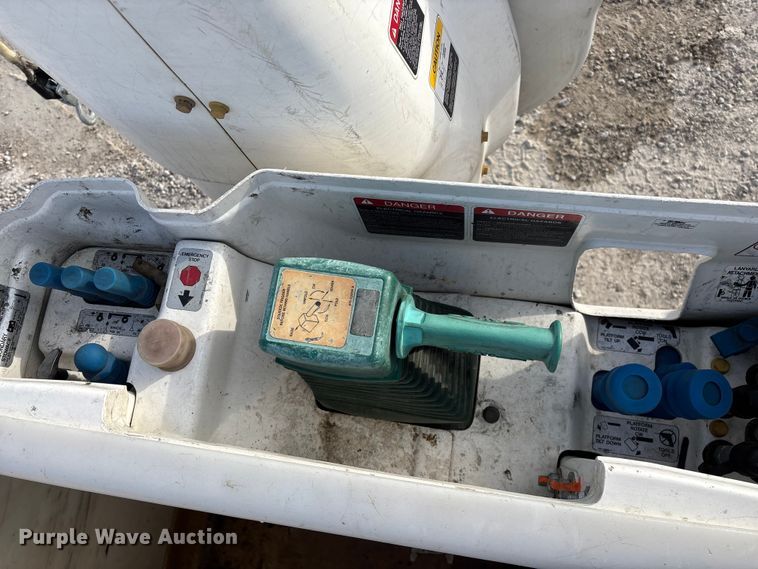 image for item FG0199 2013 Freightliner M2 bucket truck