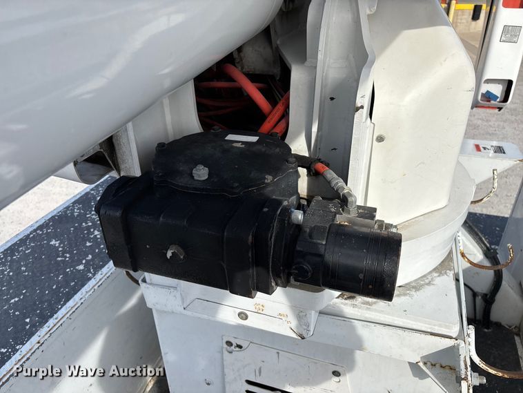 image for item FG0199 2013 Freightliner M2 bucket truck