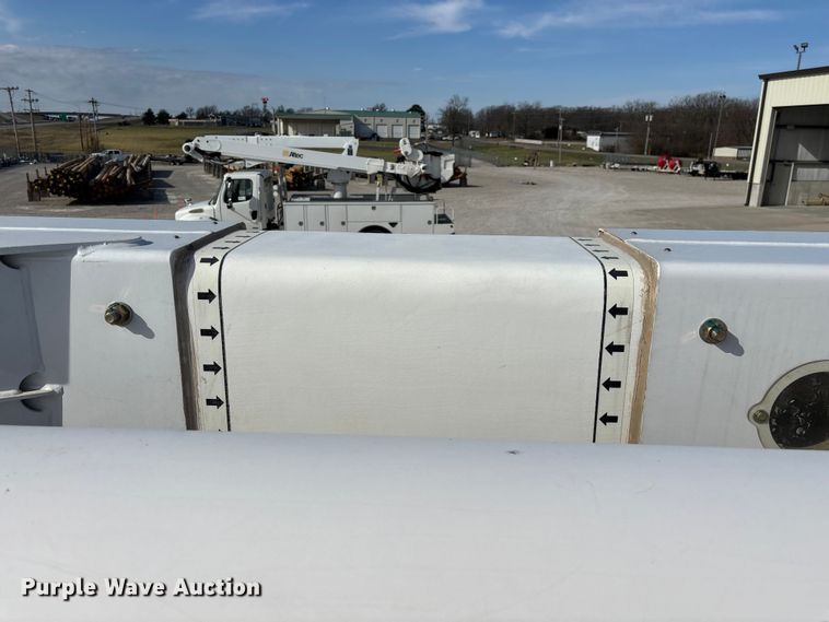 image for item FG0199 2013 Freightliner M2 bucket truck