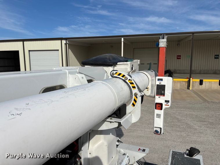 image for item FG0199 2013 Freightliner M2 bucket truck